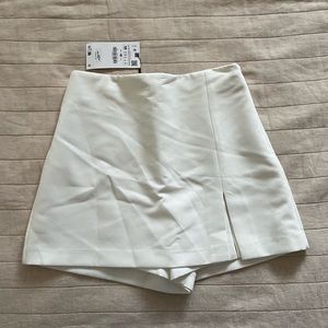 NWT ZARA SKORT